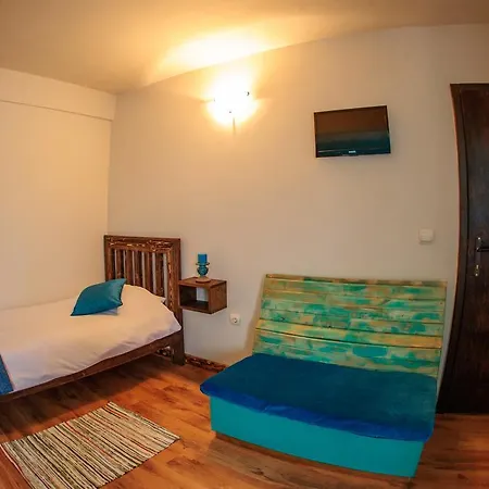Snow Pine Guest house 2*